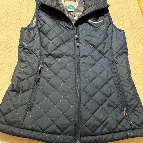Columbia Jackets & Blazers - Columbia Navy Quilted Vest Small Omni Heat